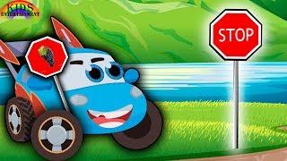 Blue LadyBug Car drops off a cliff jokes police car | nursery rhymes remix song